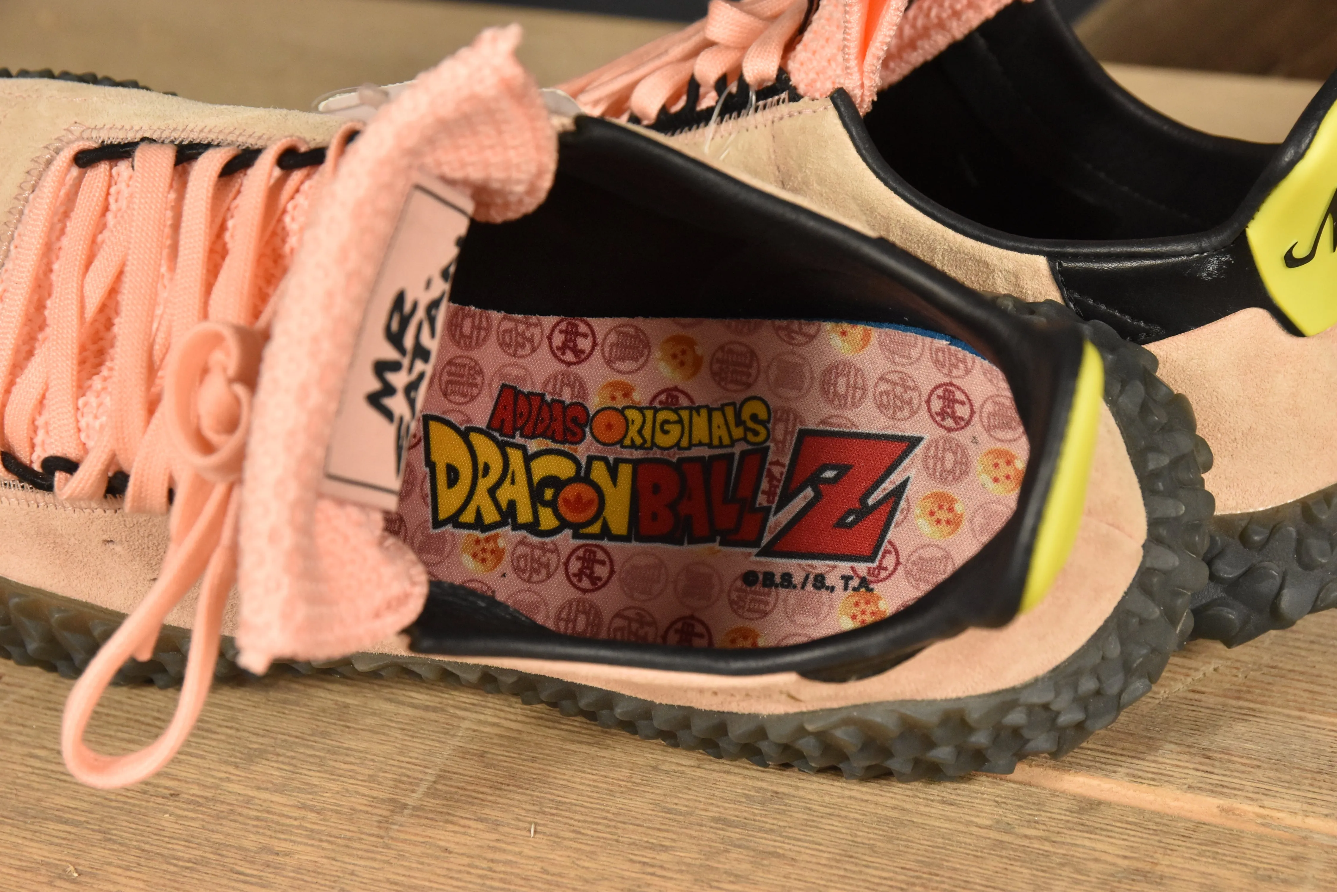 Special Edition ADIDAS Kamanda DRAGONBALL Z Sneaker aus Veloursleder Gr. 43 1/2